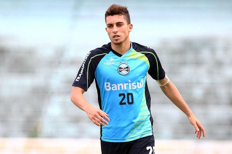 Gr&ecirc;mio se aproxima da venda de Alex Telles