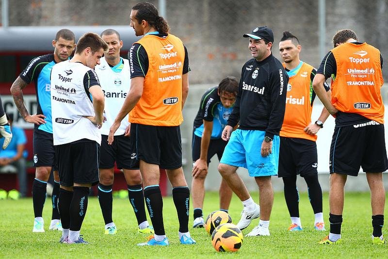 Enderson Moreira tem recebido elogios de seus comandados