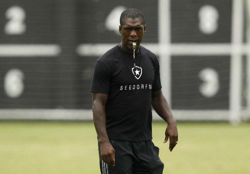 Seedorf tem convite para treinar o Milan