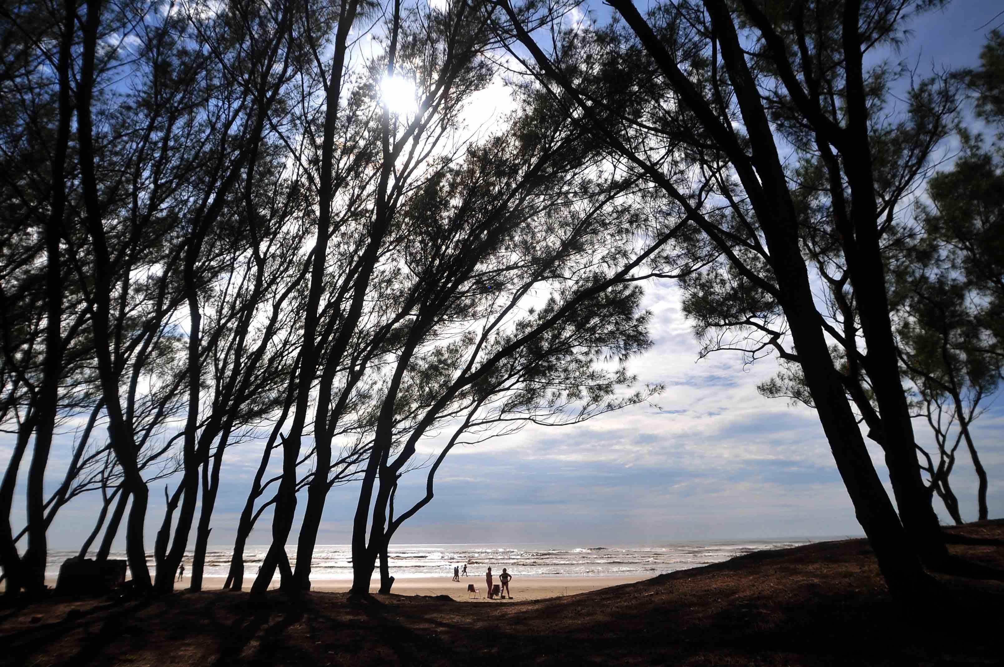 Ap&oacute;s tr&ecirc;s dias de chuva, veranistas aproveitaram manh&atilde; amena