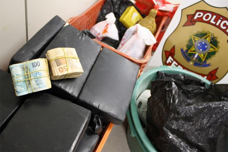 PF apreende 40 quilos de coca&iacute;na e prende tr&ecirc;s por tr&aacute;fico