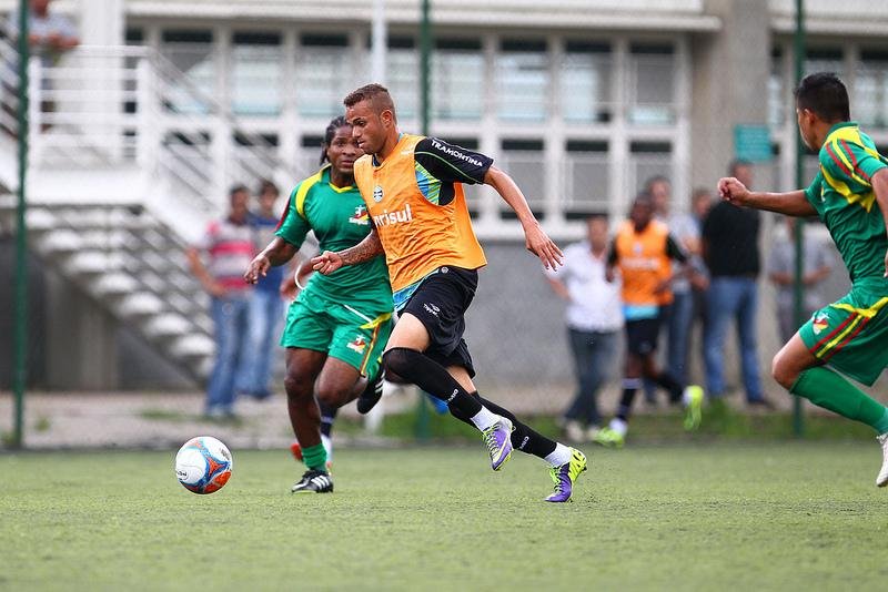Luan teve atua&ccedil;&atilde;o destacada em jogo-treino na PUC