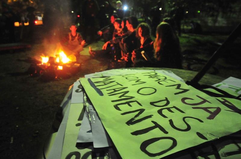 Grupo que protestou contra corte de &aacute;rvores pede ressarcimento