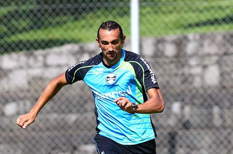 Barcos sentiu o p&eacute; durante treino e ser&aacute; reavaliado