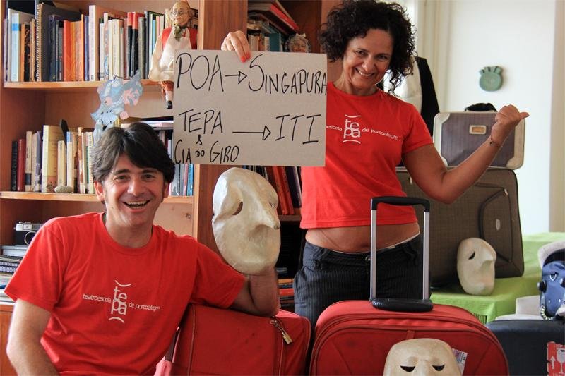 Protagonistas Daniela Carmona e Adriano Basegio arrumam as malas para Cingapura