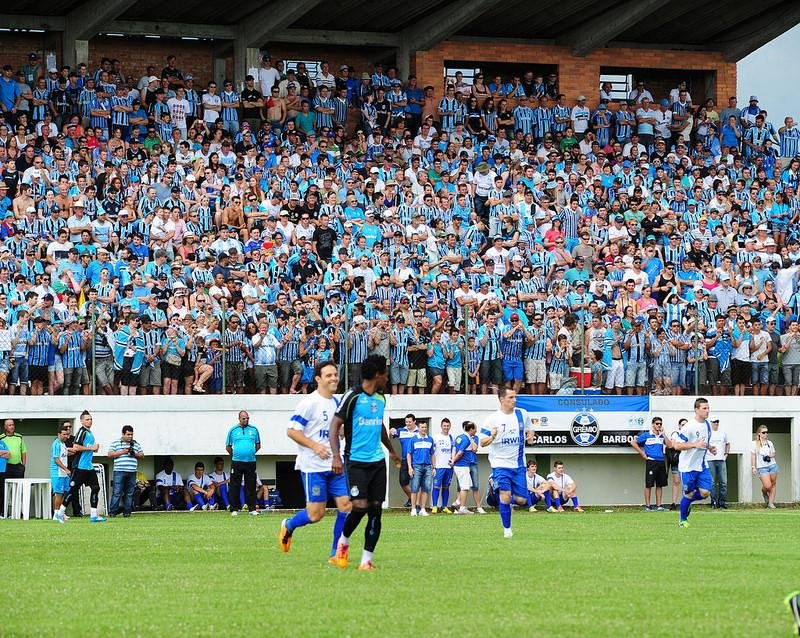 Primeiro jogo-treino do Gr&ecirc;mio na temporada teve grande p&uacute;blico