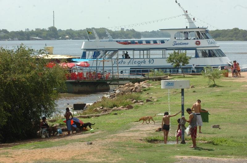 Sol escaldante e radia&ccedil;&atilde;o UV geram alerta para evitar exposi&ccedil;&atilde;o prolongada &agrave; tarde