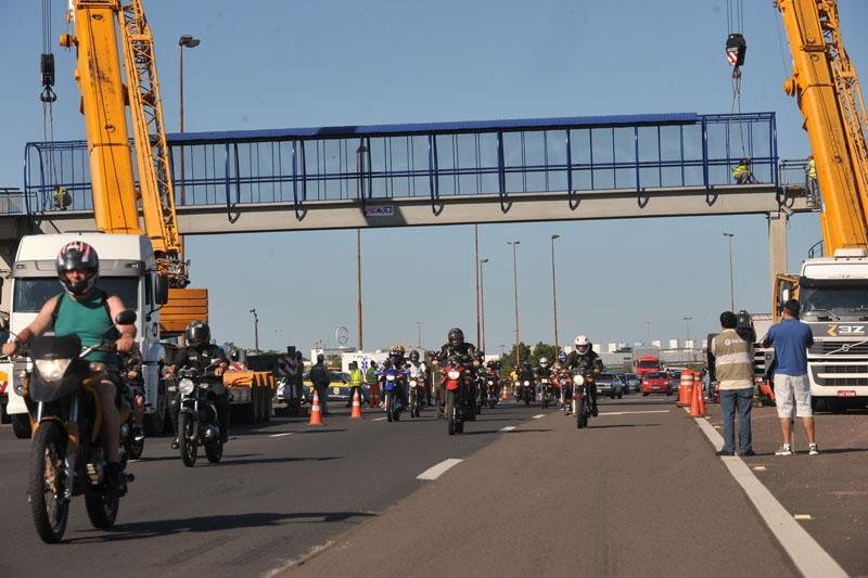 Passarela foi instalada na freeway