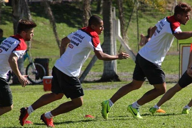 Novo centroavante do Inter se surpreendeu com intensidade dos trabalhos na Serra