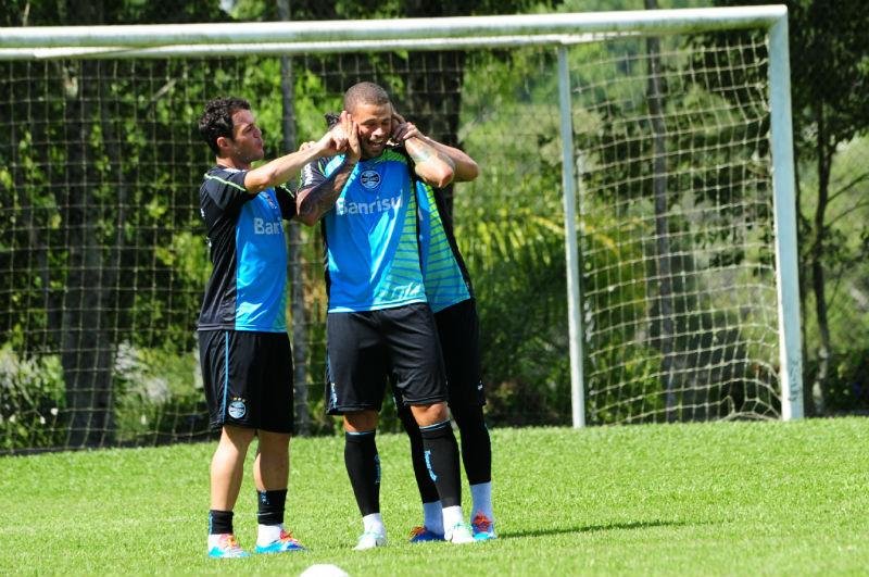 Permanentes bom humor e alto-astral mostrados por Edinho durante a pr&eacute;-temporada facilitam a adapta&ccedil;&atilde;o dele ao Gr&ecirc;mio