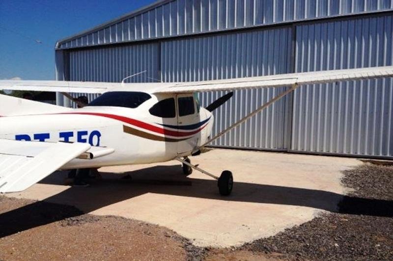 Denarc usar&aacute; c&atilde;es farejadores para investigar resqu&iacute;cios ou n&atilde;o de drogas na aeronave