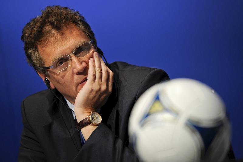 Jer&ocirc;me Valcke, secret&aacute;rio-geral da Fifa, visitou o est&aacute;dio e ficou preocupado com o que viu