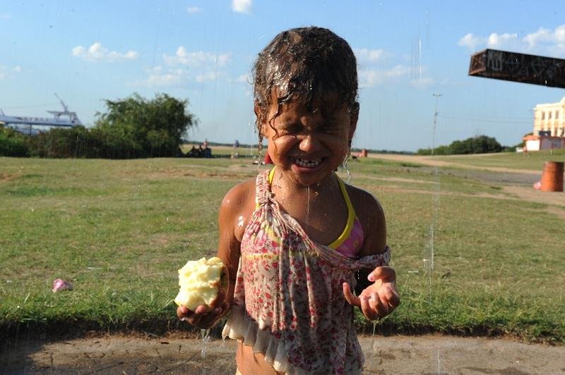 Sequ&ecirc;ncia de m&aacute;ximas  ao redor dos 40&deg;C s&oacute; &eacute; encontrada em partes &aacute;ridas