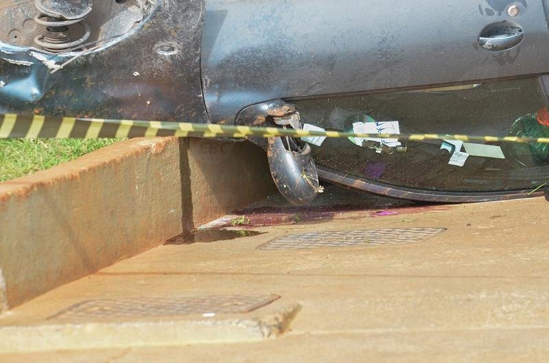 No carro foi encontrada uma garrafa de cinco litros de vinho