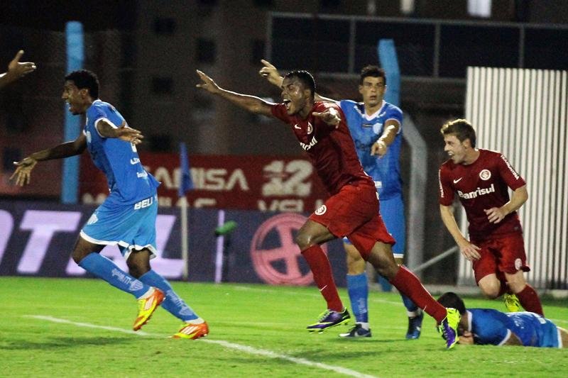 Inter vence o Novo Hamburgo por 2 a 1