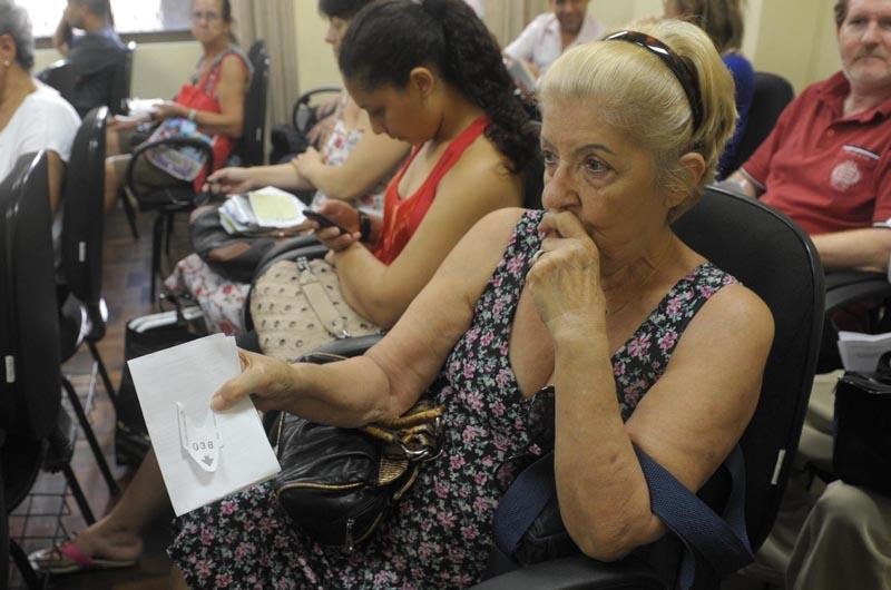 Usu&aacute;rios n&atilde;o precisam mais ficar no calor&atilde;o, mas Vera preferia a rua