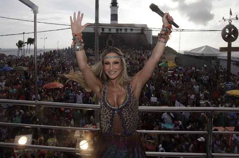 Cl&aacute;udia Leitte &eacute; uma das interpretes oficiais  da Copa 