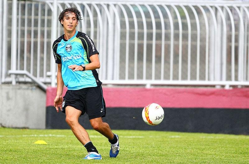 Gr&ecirc;mio aguarda documento para regularizar Geromel no BID