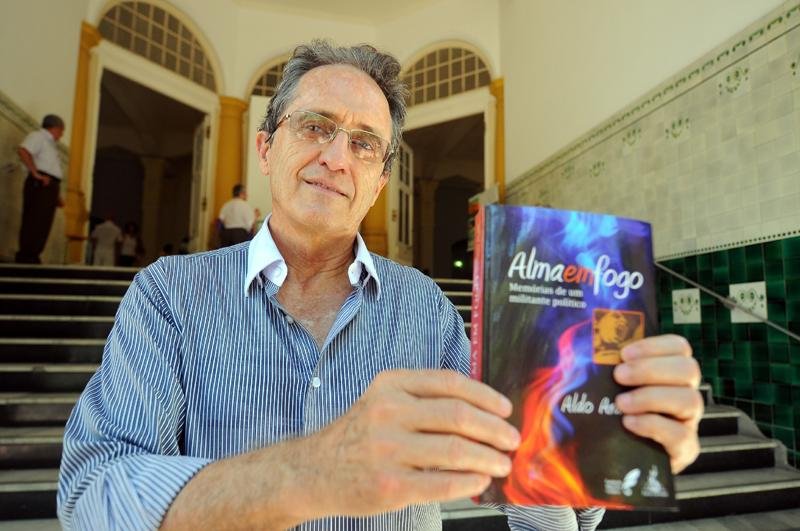 &acute;Alma e Fogo&acute; foi lan&ccedil;ado, nesta sexta-feira, dentro da programa&ccedil;&atilde;o do F&oacute;rum Mundial de Educa&ccedil;&atilde;o