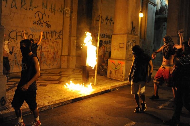Mascarados causaram depreda&ccedil;&otilde;es nessa quinta-feira