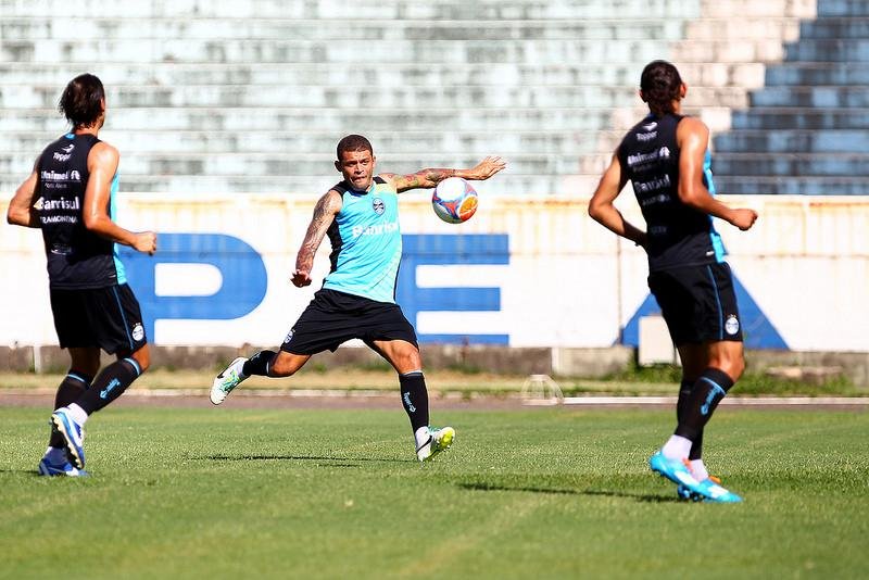 Edinho ser&aacute; a atra&ccedil;&atilde;o da equipe que enfrenta o Aimor&eacute; domingo