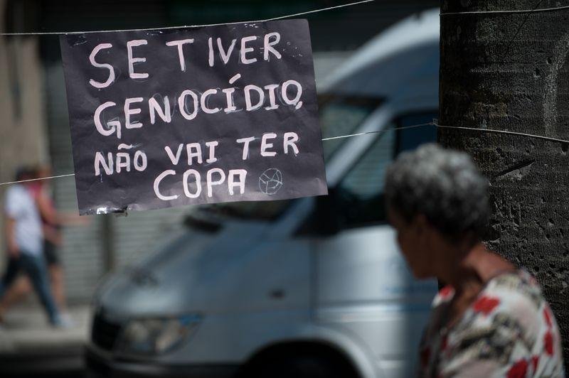 Cerca de mil pessoas ocuparam avenida em S&atilde;o Paulo
