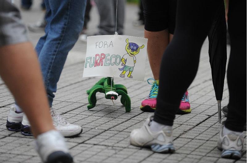 Protesto fez par&oacute;dia com nome do mascote da Copa