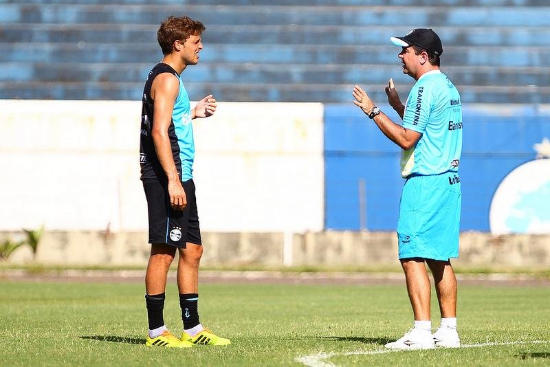 Maxi Rodr&iacute;guez ser&aacute; o &uacute;nico meia no primeiro jogo de Enderson