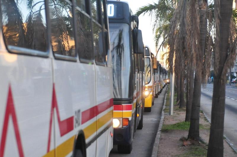 Lota&ccedil;&otilde;es poder&atilde;o transportar passageiros em p&eacute; para amenizar impacto &agrave; popula&ccedil;&atilde;o