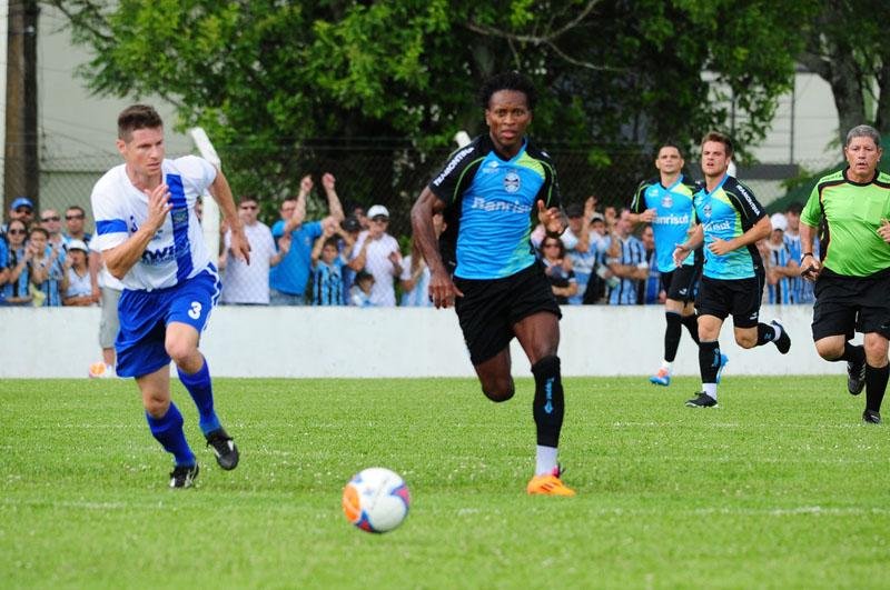 O clube ga&uacute;cho espera oficializar a perman&ecirc;ncia do camisa 10 nos pr&oacute;ximos dias 