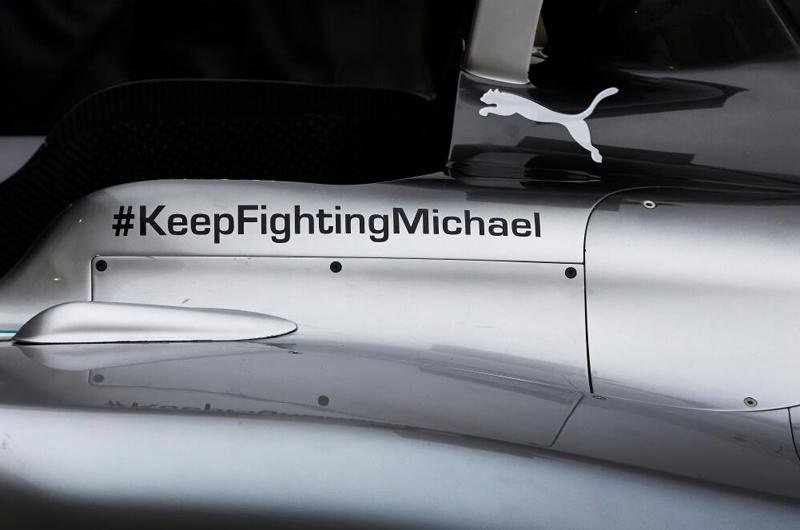 Mercedes estampa frase de apoio a Schumacher
