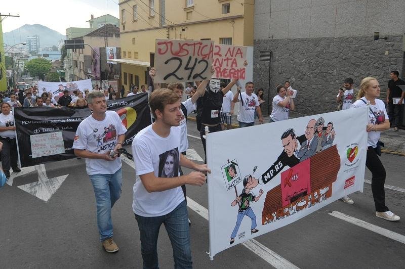 Dia de luto mobilizou popula&ccedil;&atilde;o em homenagem &agrave;s v&iacute;timas e protestos