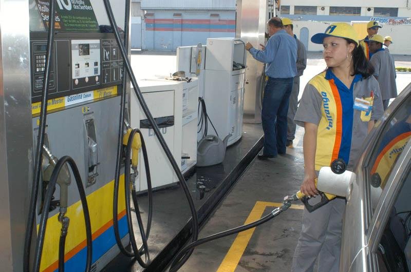 Varia&ccedil;&atilde;o deveria ser de 3,5% ou R$ 2,874 o litro, mas est&aacute; na faixa de 5%