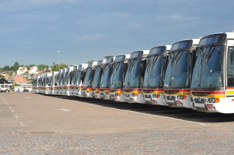 Greve de &ocirc;nibus segue em Porto Alegre