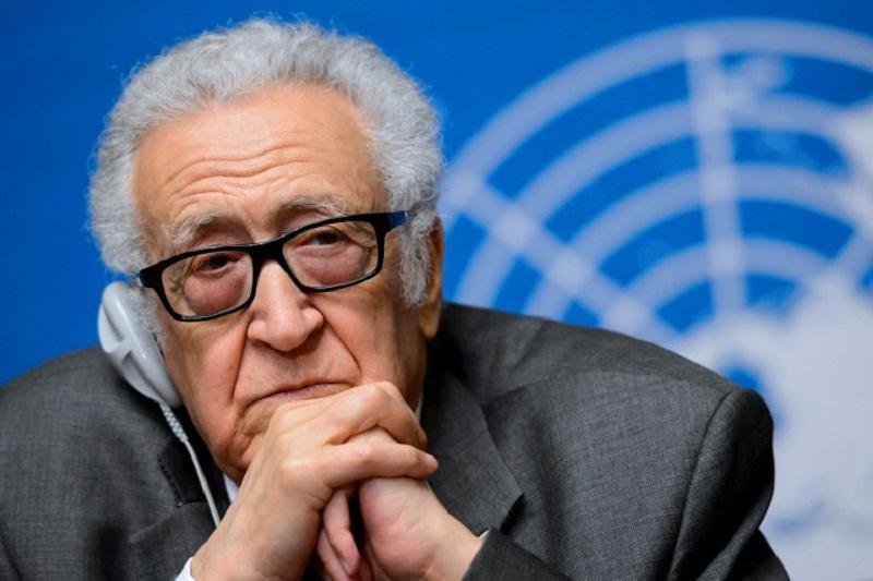 O mediador da ONU Lakhdar Brahimi suspendeu a sess&atilde;o porque o regime n&atilde;o cooperava sobre nenhum tema