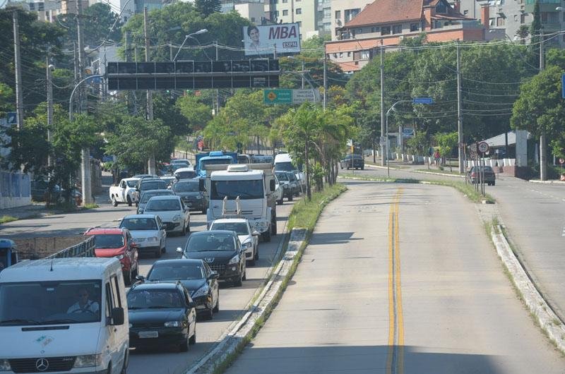 Sem coletivos, usu&aacute;rios buscam alternativas de transporte