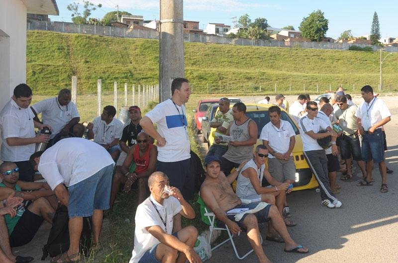 Rodovi&aacute;rios mant&eacute;m greve at&eacute; a tarde de quinta-feira 