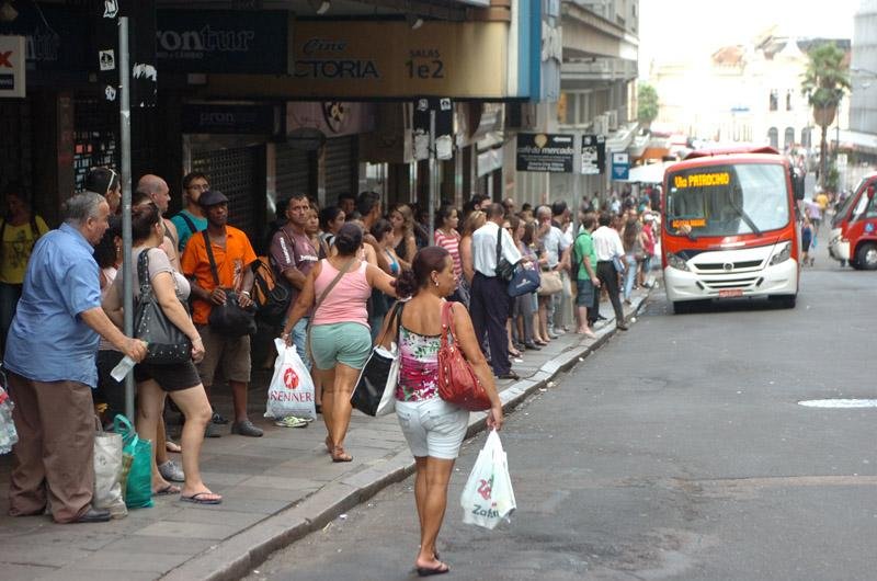 Terceiro dia de greve teve filas pela espera de transporte