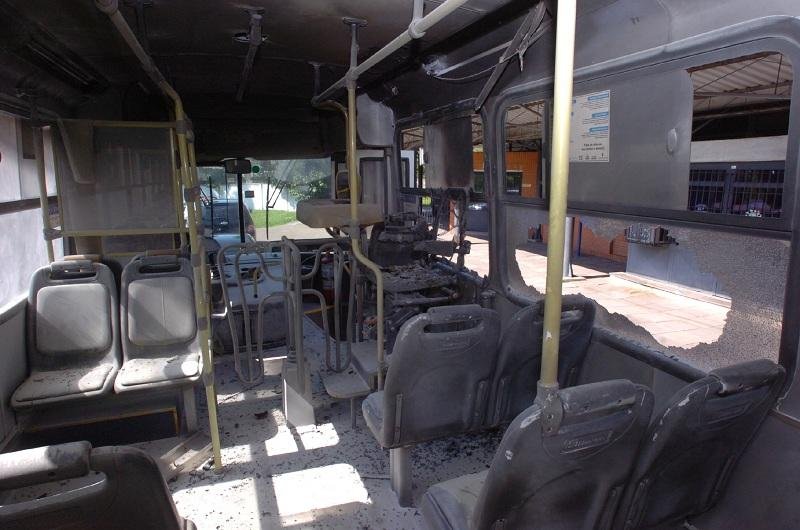 &Ocirc;nibus da linha Lomba do Pinheiro foi atacado com bomba caseira