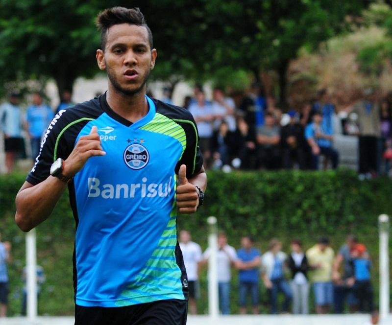 Gr&ecirc;mio fecha troca de Souza por Rhodolfo com S&atilde;o Paulo
