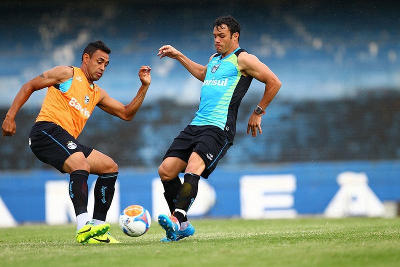 Kleber treinou normalmente e est&aacute; confirmado nos titulares
