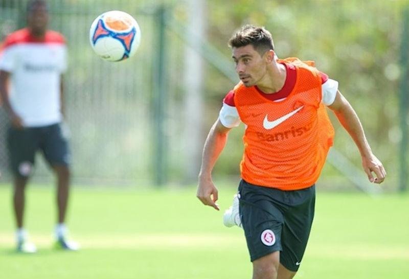 Alex come&ccedil;a o ano como titular no time de Abel