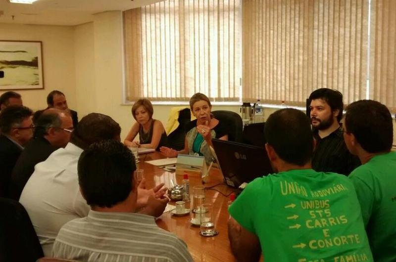 Assembleia definir&aacute; rumo da greve nesta ter&ccedil;a-feira