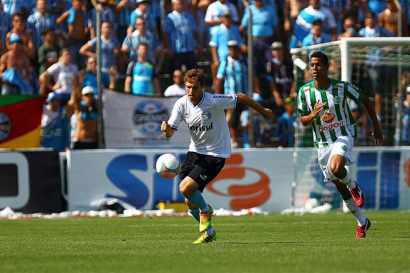 Maxi foi o primeiro jogador a ser substu&iacute;do contra o Juventude
