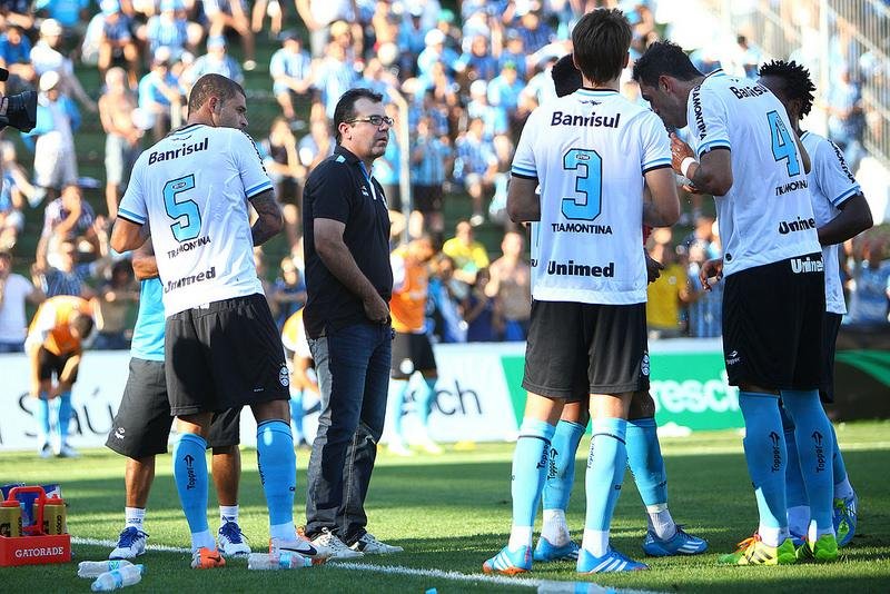 Enderson Moreira repete time que empatou com o Juventude