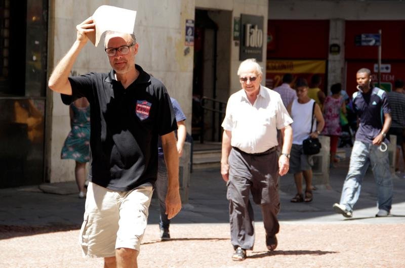 Transitar na rua entre 12h e 18h &eacute; desaconselh&aacute;vel