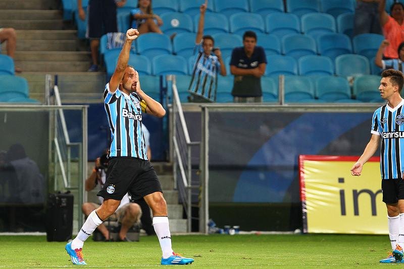 Barcos marcou o &uacute;nico gol da partida contra o VEC