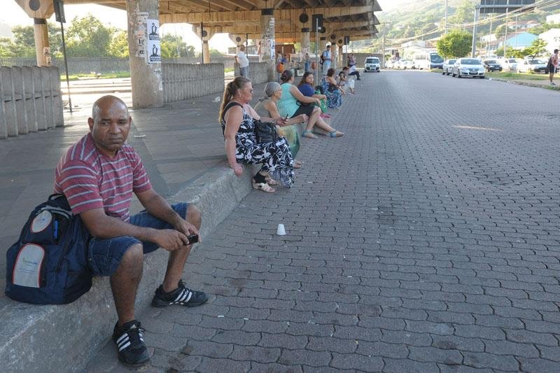 Corredores de &ocirc;nibus vazios come&ccedil;am a virar rotina em Porto Alegre