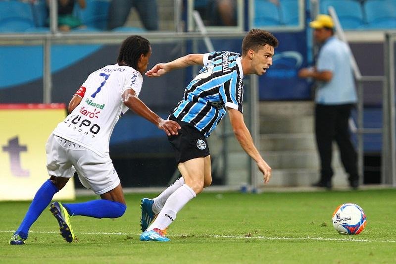 Deretti mostra apreens&atilde;o e quer resolver perman&ecirc;ncia no Gr&ecirc;mio logo