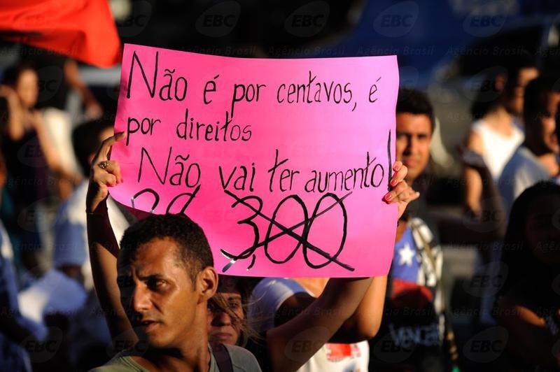 Protesto no Rio tem pelo menos um ferido